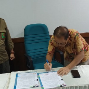 Serah Terima Mobil Laboratorium Dinas Lingkungan Hidup Dan Kehutanan