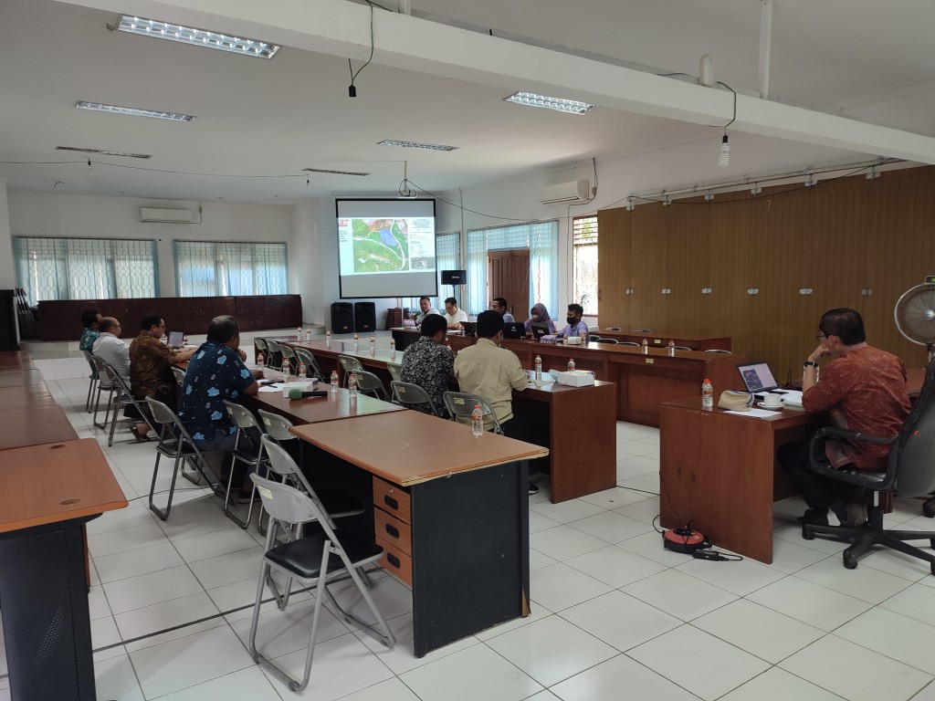 Rapat pemeriksaan formulir UKL-UPL rencana kegiatan Rumah Pemotongan dan Pengepakan Daging Unggas yang berlokasi di Desa Purwajaya Kecamatan Loa Janan